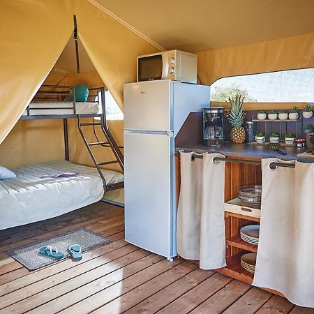 Camping Des Papillons Lalizolle Eksteriør bilde