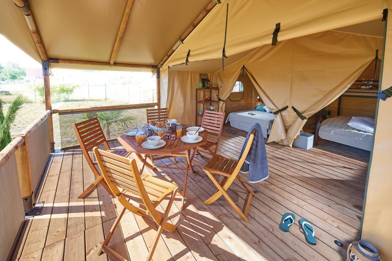 Camping Des Papillons Lalizolle Eksteriør bilde
