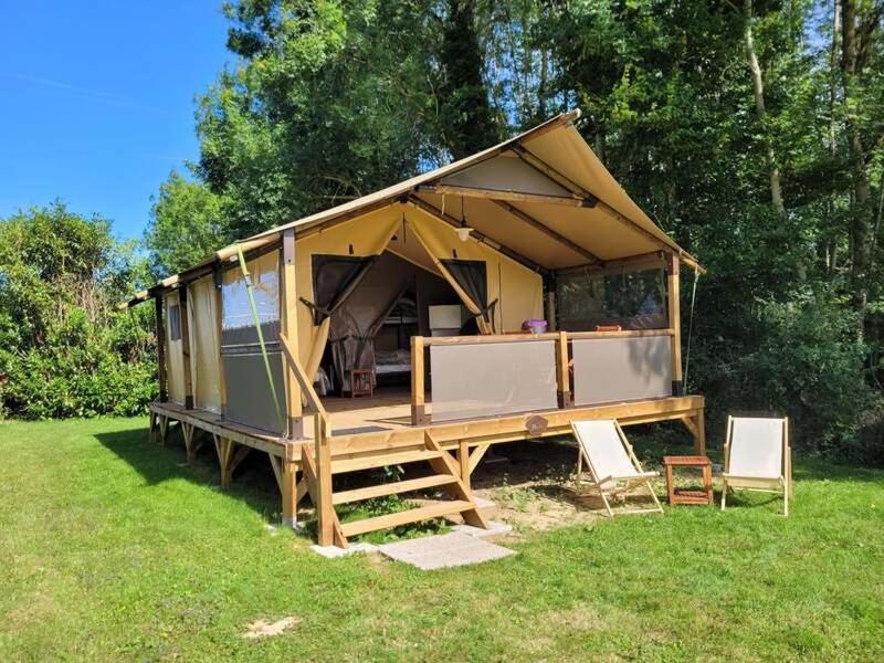 Camping Des Papillons Lalizolle Eksteriør bilde