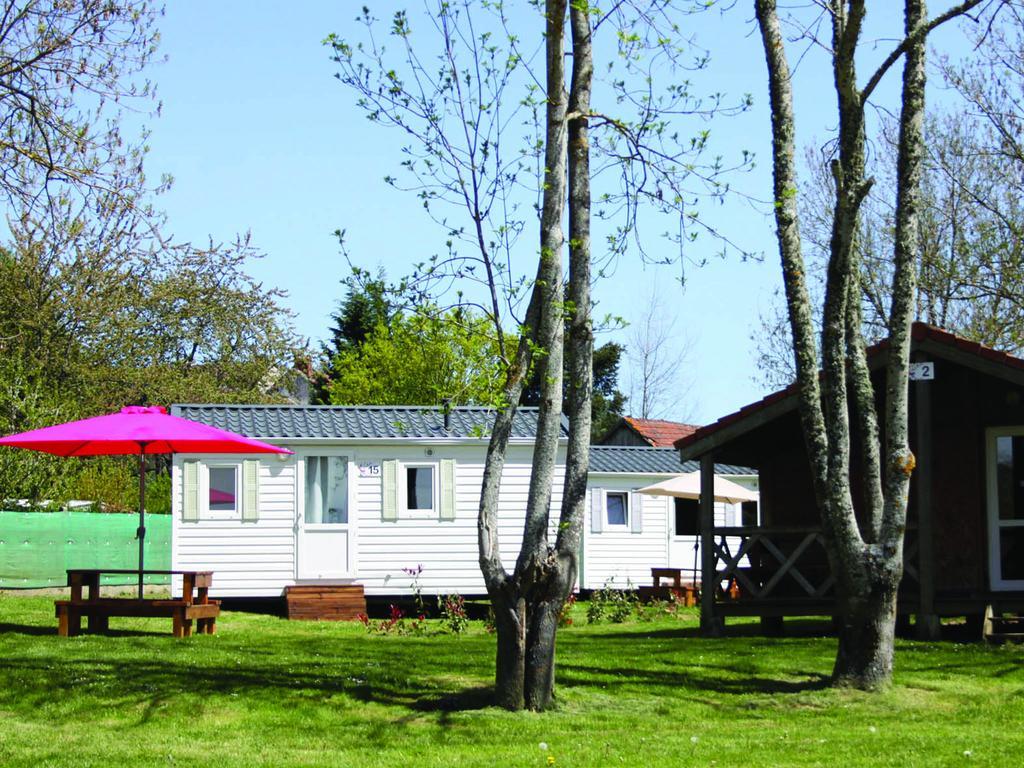 Camping Des Papillons Lalizolle Eksteriør bilde