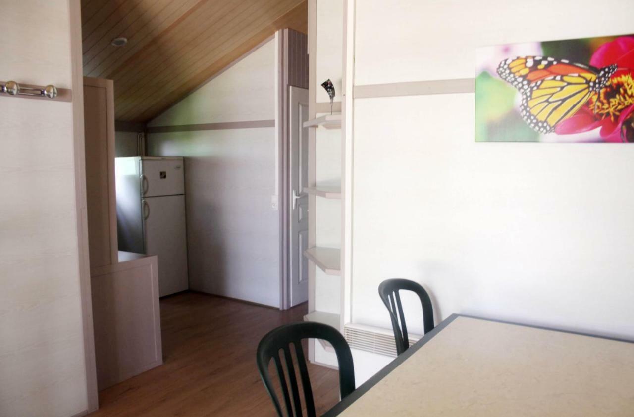 Camping Des Papillons Lalizolle Eksteriør bilde