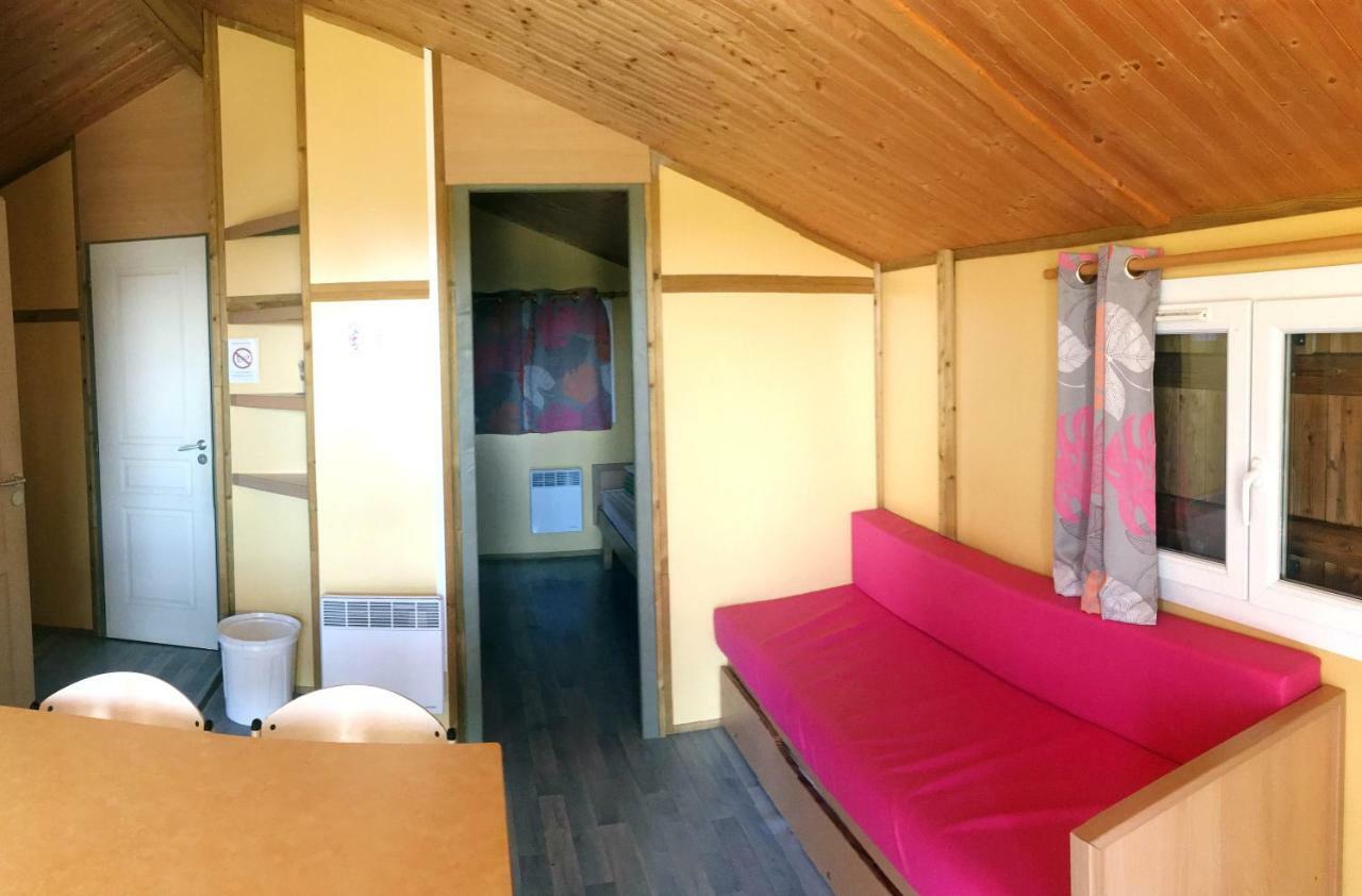 Camping Des Papillons Lalizolle Eksteriør bilde