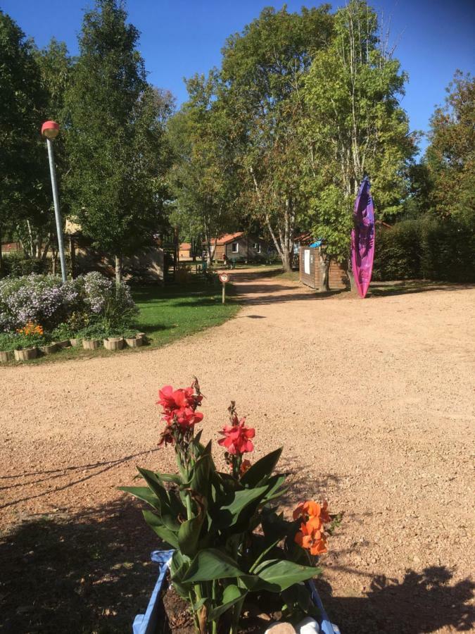 Camping Des Papillons Lalizolle Eksteriør bilde
