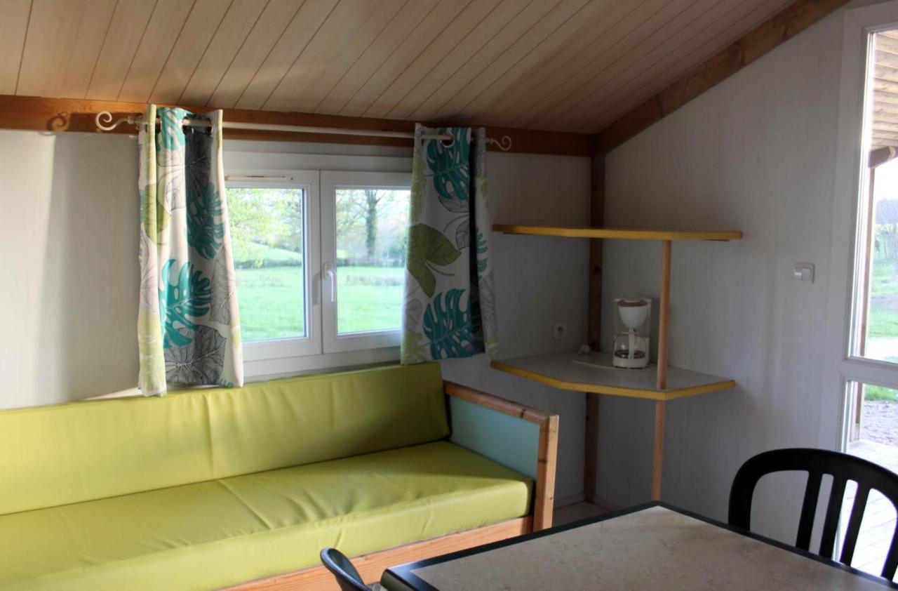 Camping Des Papillons Lalizolle Eksteriør bilde