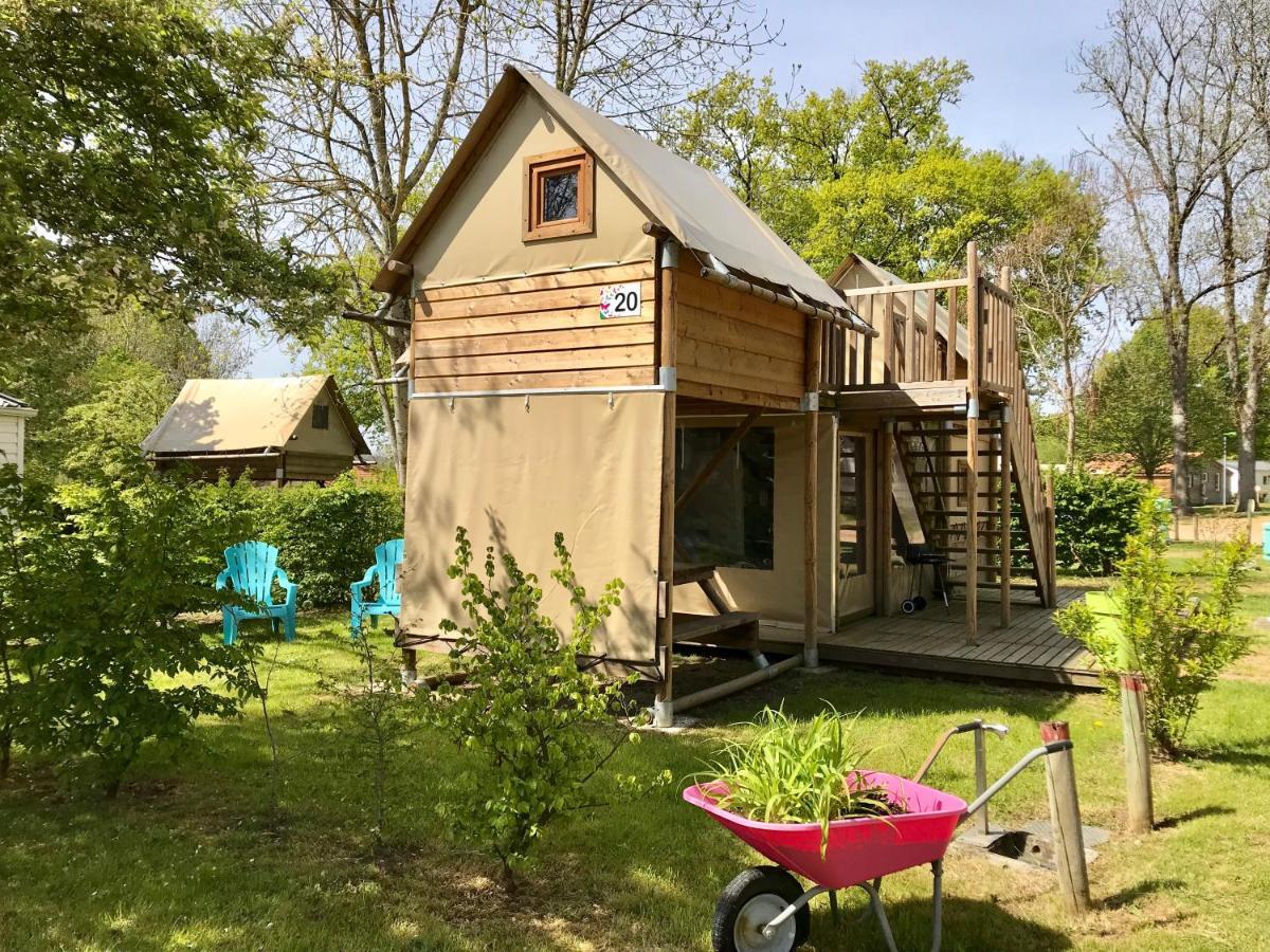 Camping Des Papillons Lalizolle Eksteriør bilde